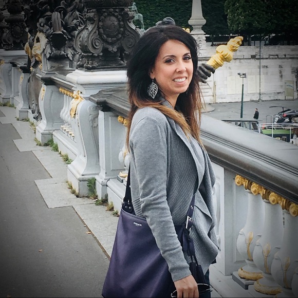 Meet your Posher, Helena - Picture 1 of 1